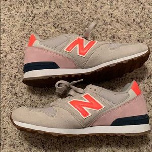 New Balance tennis shoes